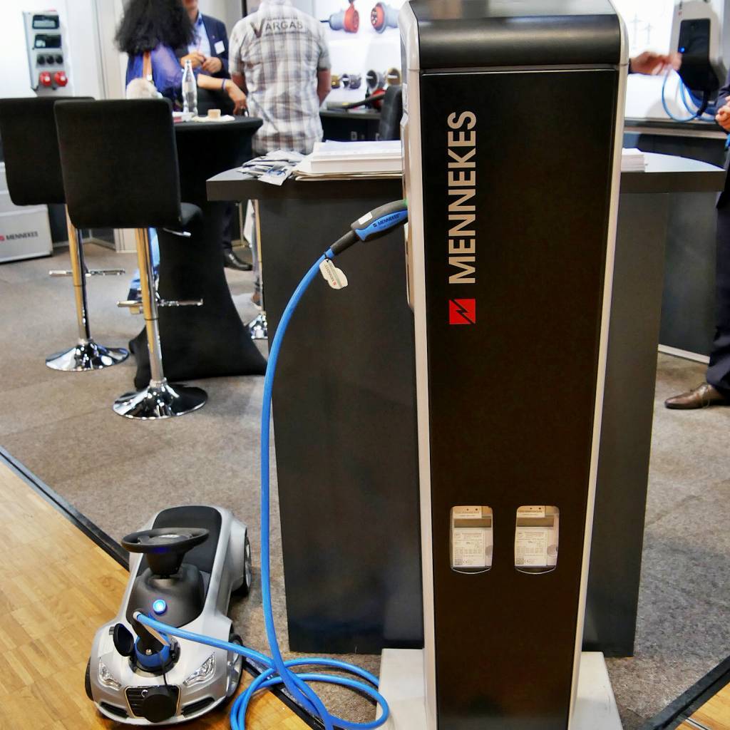 Auch die Elektro-Mobilität hält Einzug. Mennekes demonstrierte eine E-Tankstelle.