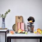 Vitaminnachschub: Die innovativen Zitruspresse mit automatischem Presskegel ist eine Weltneuheit.