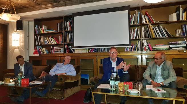 Gaben Auskunft zu den maßgeblichen Trends der Branche (v.l.): Jens Heithecker (IFA Executive Director), Kai Hillebrandt (Aufsichtsrat gfu), Volker Klodwig (stv. Vorsitzender des ZVEI-Fachverbands Elektro-Großgeräte) und Hans-Joachim Kamp (Aufsichtsratsvorsitzender der gfu): Fotos: G. Wagner