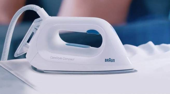 Dynamisch fürs TV inszeniert: Braun CareStyle Compact.