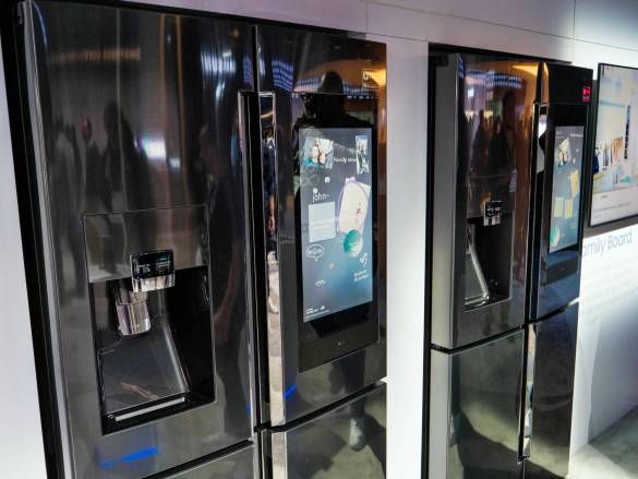 Das Samsung Family Hub macht den Side-by-Side-Kühlschrank zur Schaltzentrale in der Küche.