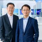 Mit Senior Vice President Sangho Jo (r.) und Vice President Willem Kim (l.) stehen erfahrene Manager an der Spitze der IT & Mobile Communication sowie der Consumer Electronics Division der Samsung Electronics GmbH.