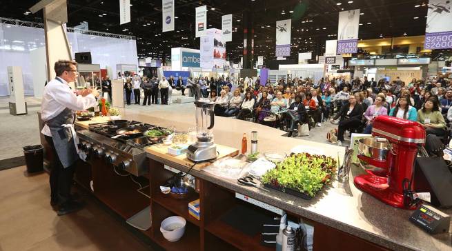Wie im vergangenen Jahr wird auch 2019 das Cooking Theatre die Messebesucher der International Home + Housewares Show, Chicago, begeistern.