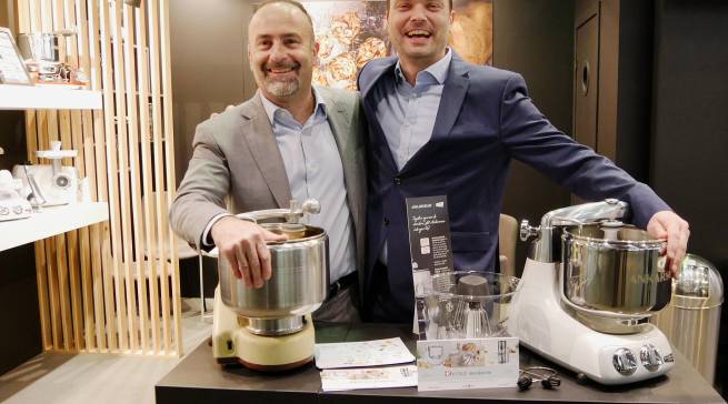 Gehen den deutschen Markt voller Optimismus und Schwung an (v.li.): Dott. Andrea Künzi und Alexander Falk.