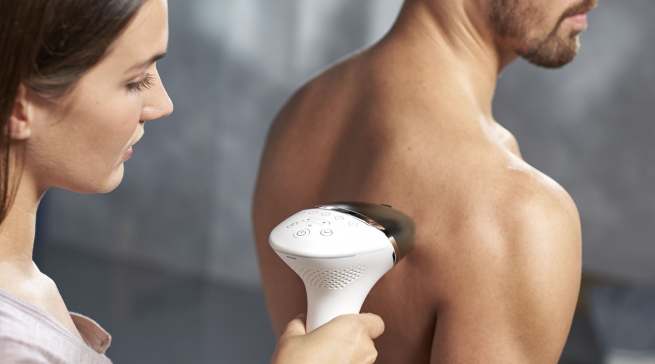 Philips Haarentferner Lumea for Men mit Intense Pulsed Light Technologie.