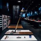 Technologie first: dementsprechend kühl ist der Dyson Demo Store gehalten.