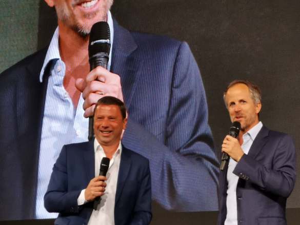 Jens Heithecker (l.) und Dr. Andreas Sennheiser kündigen Sennheiser als ersten globalen Audiopartner der IFA an.