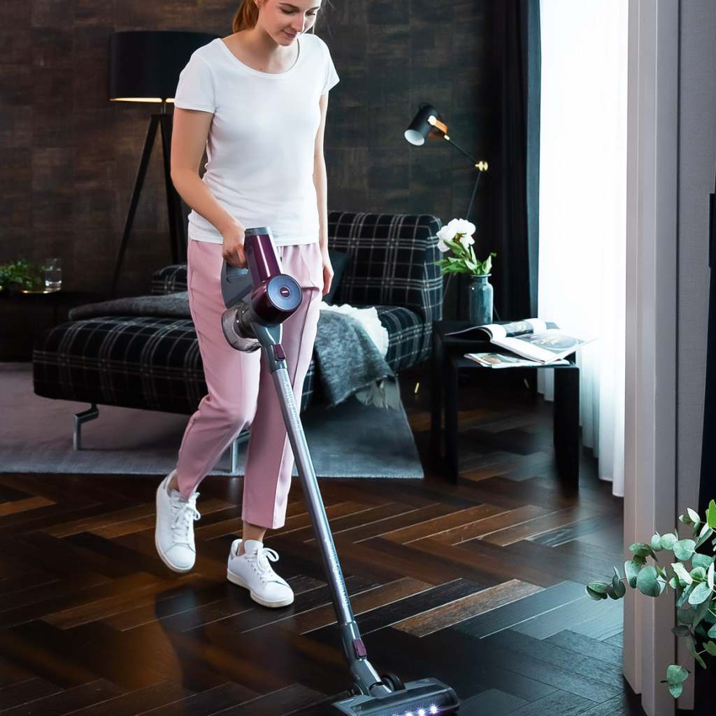 In seiner Funktion als Handstaubsauger entfernt der VCP 3830 jeglichen Staub auch von schwer erreichbaren Stellen.