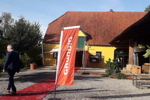 Auch Beko und Grundig nutzen das einmalige Ambiente.