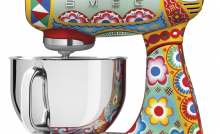 Smeg Küchenmaschine Dolce & Gabbana mit 10 Leistungsstufen.
