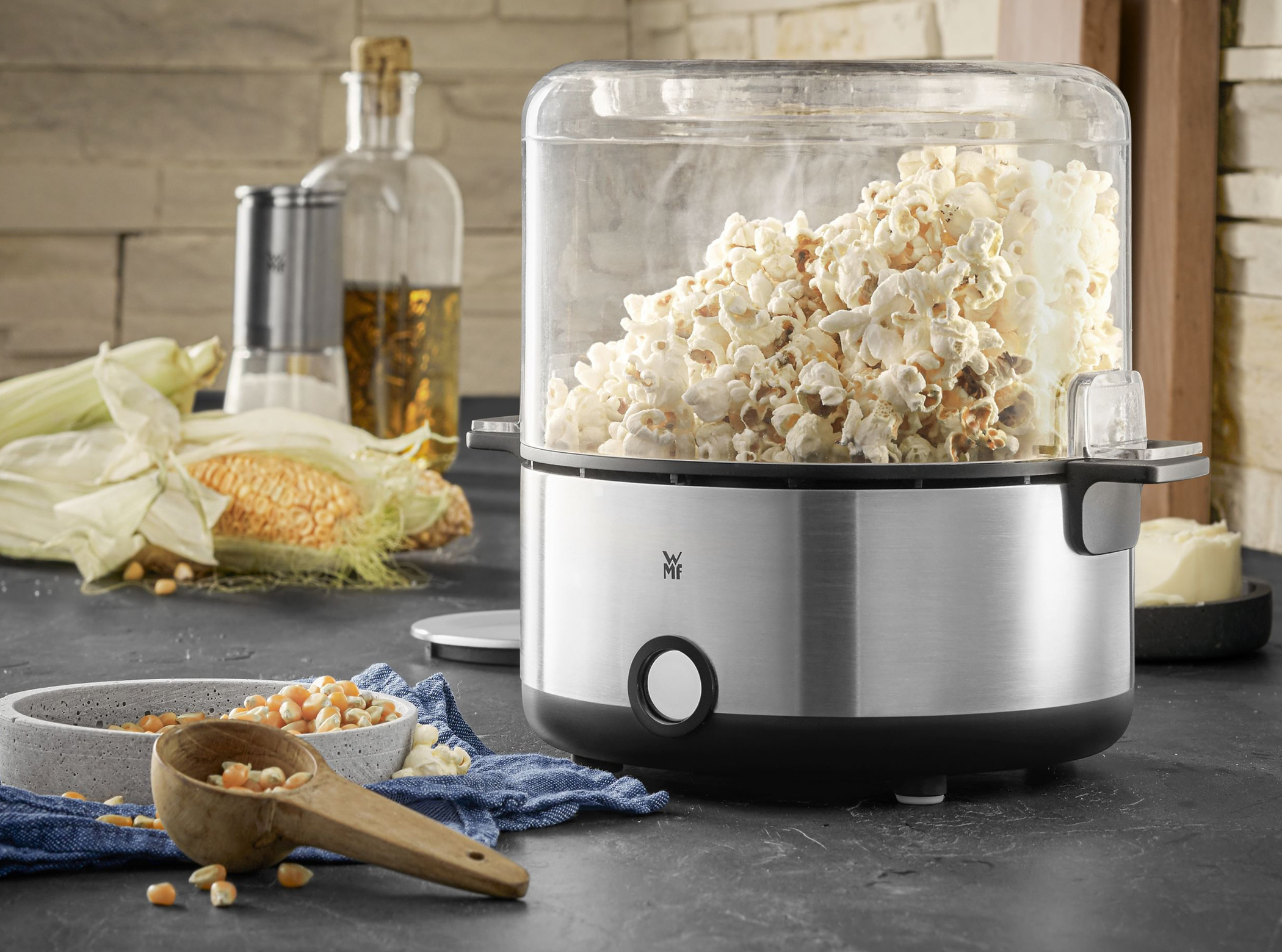 WMF KÜCHENminis Popcorn Maker arbeitet ohne klebrige Rückstände.