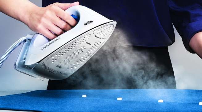 Dank konstant hoher Dampfleistung und Eco-Temperatureinstellung reicht schon ein einfacherer Bügelvorgang mit der CareStyle Compact, um den Business-Look in Form zu bügeln.