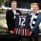 Auch ein Rücken kann entzücken: LG sponsort ab sofort die Frankfurter Eintracht in der Fußball Bundesliga.