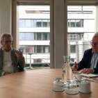 Michael Radau, Präsident des Handelsverbandes NRW im Gespräch mit infoboard.de Chefredakteur Matthias M. Machan (rechts). Foto: Katrin Ahmann