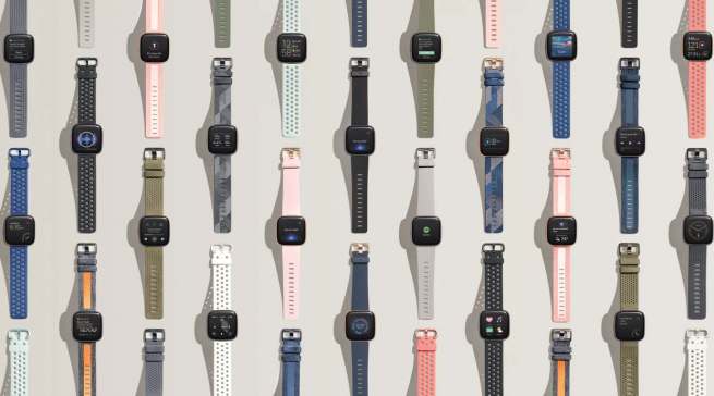 Mit dem Kauf von Fitbit, hier die Fitness Smartwatch Versa 2, will Google zu Konkurrent Apple aufschließen.