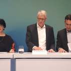 Zogen gestern in Düsseldorf Bilanz (v.l.): CFO Karin Sonnenmoser, CEO Dr. Bernhard Düttmann und Ferran Reverter, CEO der Media-Saturn-Holding. Fotos: Machan, MMS