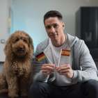 Hisense ist mit Fernando Torres, spanischer Gewinner des Goldenen Schuhs der UEFA Euro 2012, eine Patenschaft eingegangen. Fans können sich der Jagd des Starstürmers nach orakelnden Tieren anschließen, indem sie Bilder und Videos ihrer eigenen Haustiere in Aktion teilen.