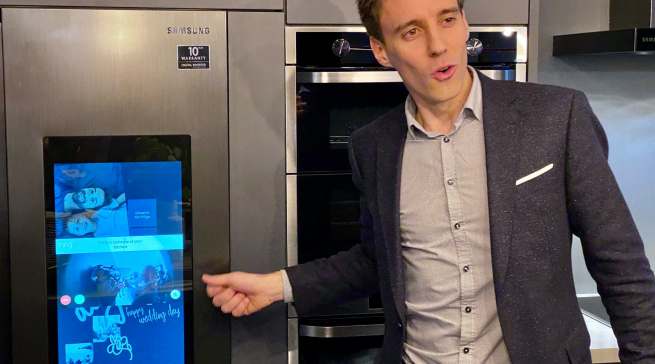 Der Family Hub Kühlschrank von Samsung ist die Schaltzentrale in der smarten Küche.