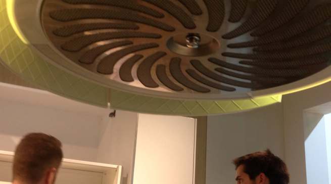 Die Miele-Dunstabzugshaube korrespondiert mit dem Herd.