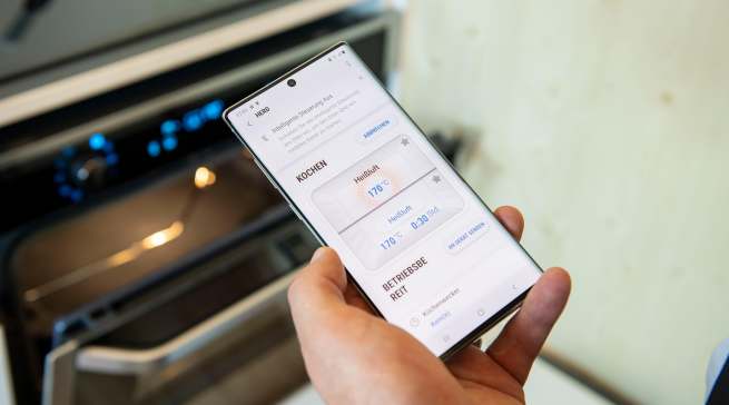 Um Käufer am PoS von den Angeboten zu überzeugen, die das SmartThings-Ökosystem zu bieten hat, ergänzt Samsung das Einkaufserlebnis vor Ort durch die Einführung von Anwendungsszenarien, die Nutzer vor der Kaufentscheidung ausprobieren können.