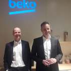 Sehen die Strategie „Ambition 2020+“ auf Kurs: Mario Vogl (l.) und Peter Herzberger (Vertriebsleitung Küchen- und Möbelfachhandel).