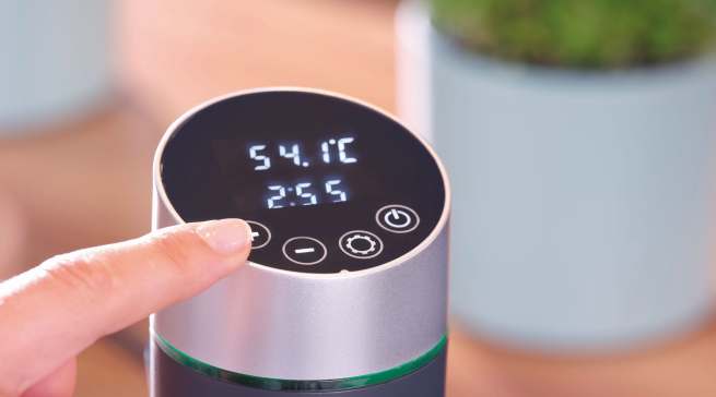 Leifheit Sous-Vide Garer mit akustischem Sensor-Touch-Display.