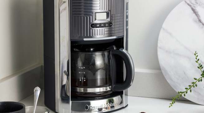 Russell Hobbs Kaffeemaschine Geo Steel mit Brausekopf-Technologie.
