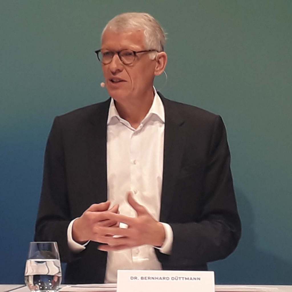 „Das Jahr 2020 bleibt außergewöhnlich und herausfordernd, da das Ausmaß und die Dauer der Krise unvorhersehbar sind. Sie bietet allerdings auch die Chance, die Transformation des Unternehmens zu beschleunigen“, sagt Ceconomy CEO Dr. Bernhard Düttmann.