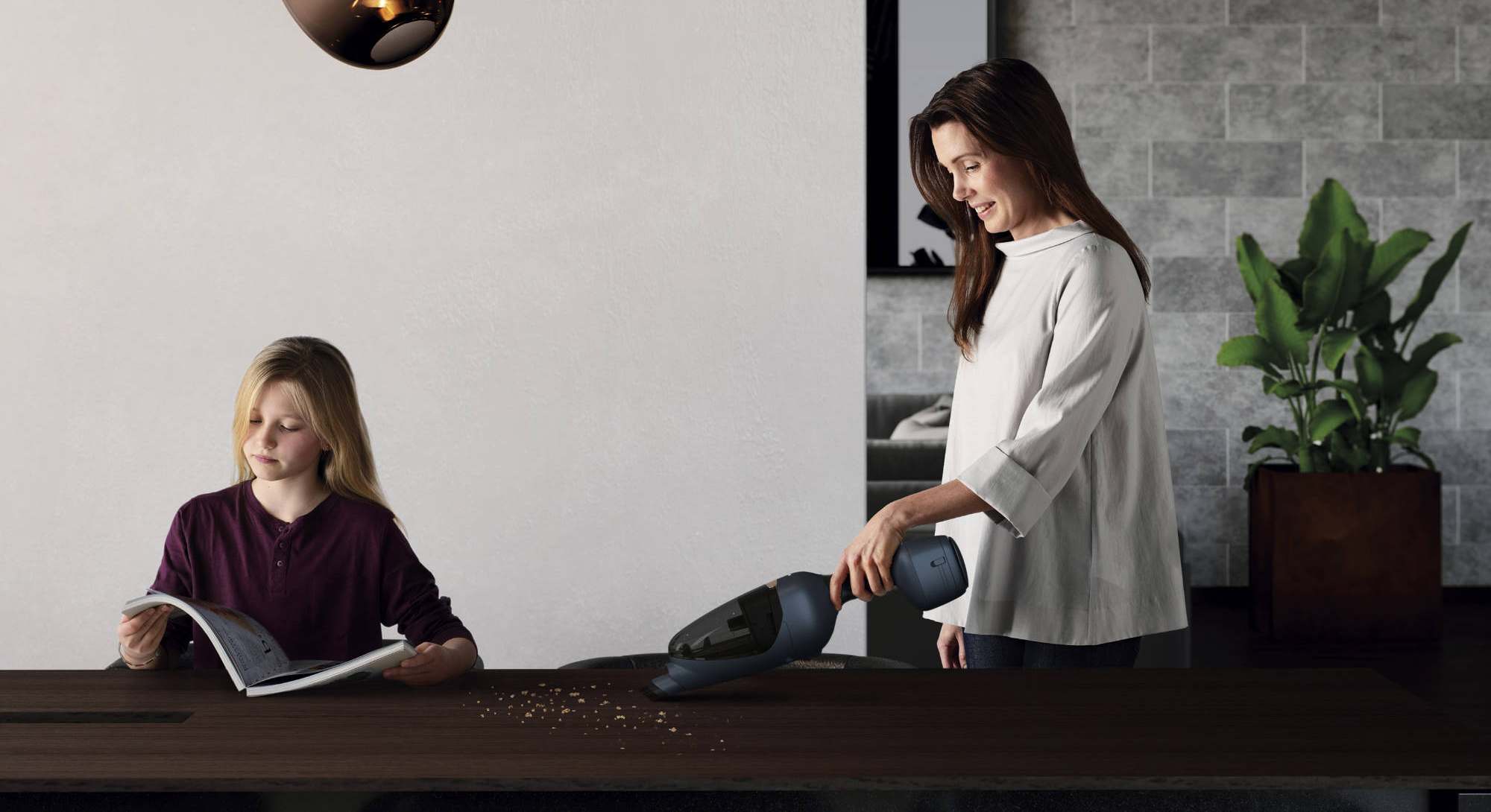 Wie gemacht für das „schöner Wohnen“: Akku-Handstaubsauger QX9 von AEG. Fotos: AEG