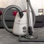 Wenn der wöchentliche Hausputz ansteht, ist der klassische kabelgebundene Staubsauger unschlagbar.