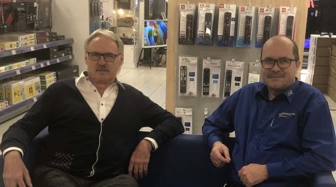 Uwe Baumann, Geschäftsführer Euronics XXL Baumann (r.), hier mit Rudolf Reill, Regionalleiter Fachmärkte Euronics.