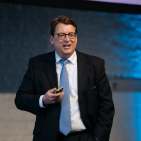 Da war noch (fast) alles in bester Ordnung: Dr. Stephan Fanderl beim eCommerce-Tag der NRW-Landesregierung im vergangenen Jahr.