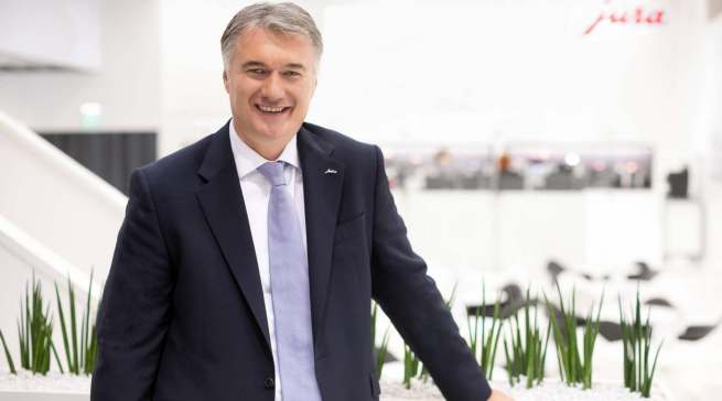 „Die Giga 6 ist der erste Kaffee-Vollautomat in der Super-Premiumklasse, ein Highlight, das Seinesgleichen sucht“, sagt Horst Nikolaus, geschäftsführer Jura Vertriebsgesellschaft Deutschland.