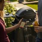 Deckel zu und auf den digitalen Grillassistenten vertrauen: So geht Grillen heute. Fotos: Weber-Stephen