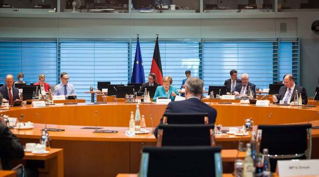 Zum ersten Mal seit Ausbruch der Corona-Pandemie kamen die Kanzlerin und die Regierungschefs der Länder gestern wieder in Berlin zusammen.