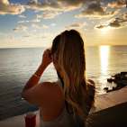 Der perfekte Kaffee-Moment: Mandy Gieseler in Monopoli mit Blick auf die Adria.