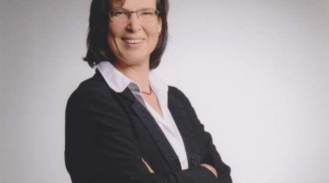 Urte Paaßen hat nach dem Biologiestudium zur Hauswirtschaft gefunden. Seit der abgeschlossenen Meisterprüfung gibt sie ihr Wissen mit viel Enthusiasmus an die Auszubildenden weiter. 