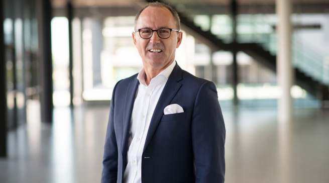 Michael Rambach, Gründer/Gesellschafter von Trendfairs: „Der Küchenhandel braucht neue Impulse. Die Verbraucher schichten ihre verfügbaren Mittel zugunsten der häuslichen Innenausstattung um. Nicht zuletzt dank dieses Nachfragesogs wird die digitale Variante der area30 einen wertvollen Impuls leisten.“