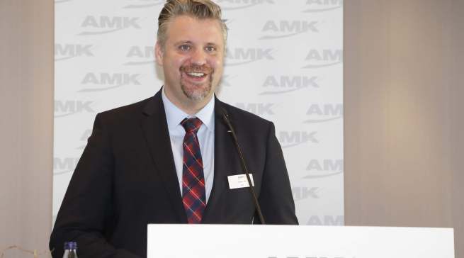 „Die meisten Küchenhersteller hatten zu Beginn des Lockdowns einen relativ guten Auftragseingang“, so AMK-Geschäftsführer Volker Irle. Fotos: AMK
