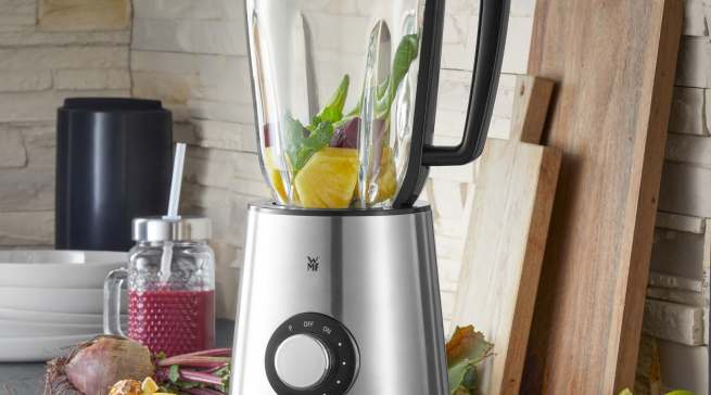 WMF Standmixer Kult X 1,5 l mit 6-flügeligem Edelstahl-Messer.