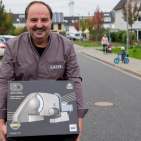 In vollem Einsatz: Johannes Lafer liefert Graef Allesschneider nach Hause.