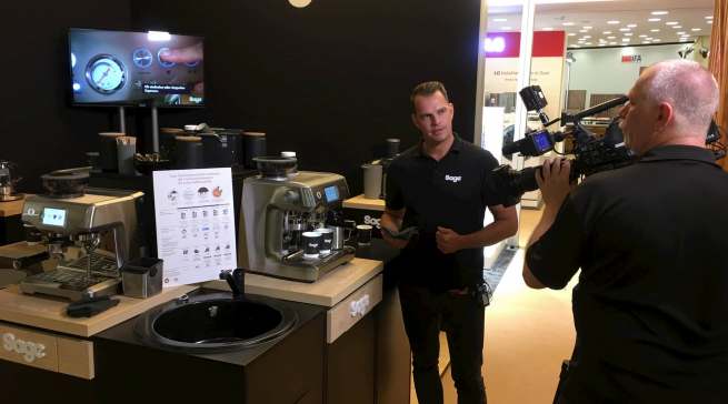 „Coffee-Guru“ Michael Jazwicki, hier im Einsatz auf der IFA 2019, bietet personalisierte Produktschulungen für den Fachhandel an.