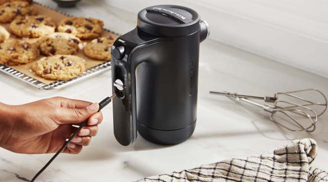 KitchenAid Handrührer Cordless mit Akkubetrieb.