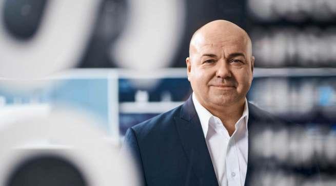 „Wir müssen Begeisterung verkaufen, und wir können Händler am besten begeistern, wenn sie unser Produkt vor Ort sehen und anfassen können“, Leif-Erik Lindner, Vice President Consumer Electronics Samsung Electronics.