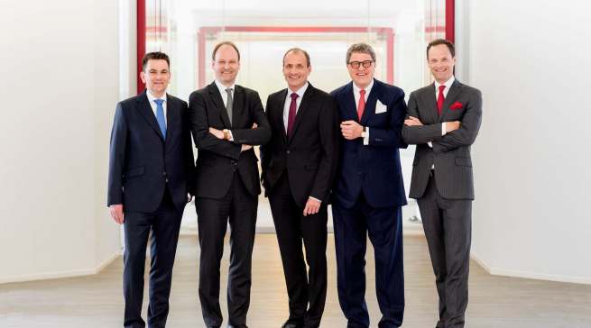 Die Geschäftsleitung der Miele Gruppe (v. l.): Dr. Stefan Breit (Technik), Dr. Markus Miele (Geschäftsführender Gesellschafter), Olaf Bartsch (Finanzen und Hauptverwaltung), Dr. Reinhard Zinkann (Geschäftsführender Gesellschafter) sowie Dr. Axel Kniehl (Marketing und Vertrieb).