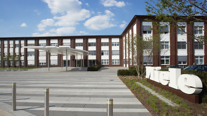 Der Corona-Ausbruch im Miele-Werk in Euskirchen hat auch empfindliche Auswirkungen auf den Unternehmenssitz in Gütersloh.