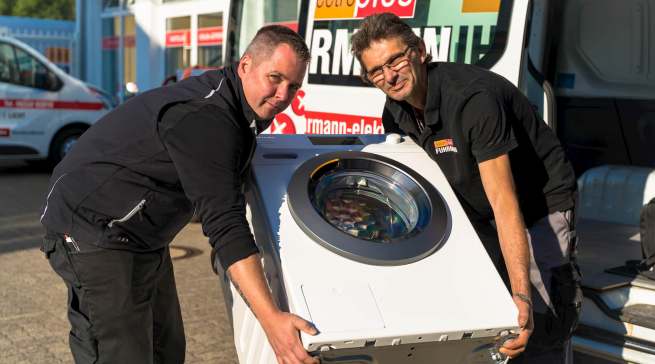 Ob Lieferung und Montage, Reparatur oder Altgeräte-Entsorgung: electroplus Fuhrmann bietet umfangreiche Serviceleistungen und ein kompetentes Team für den fachgerechten Auf- und Einbau der Hausgeräte.