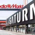 Bei MediaMarkt und Saturn müssen nach übereinstimmenden Medienberichten bis zu 1.000 Mitarbeiter den Hut nehmen.