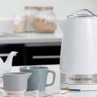 Russell Hobbs Wasserkocher Structure mit Perfect-Pour-Ausgusstülle.