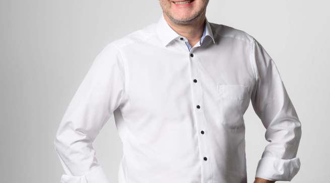 Hilft mit 5 Euro pro verkauftes Gerät: NBB notebooksbilliger.de mit CEO Oliver Hellmold.